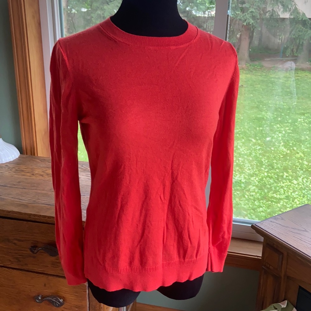 Banana republic size M poppy color sweater